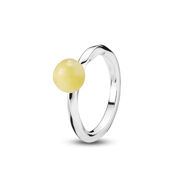 Balance Twist ring by Bukkehave in milky amber