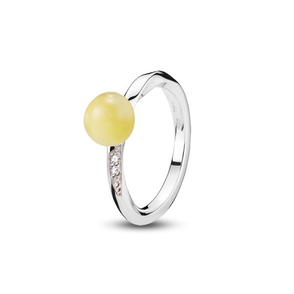 Balance Twist ring by Bukkehave in milky amber