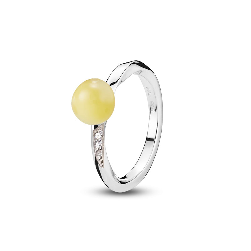 Balance Twist ring by Bukkehave in milky amber