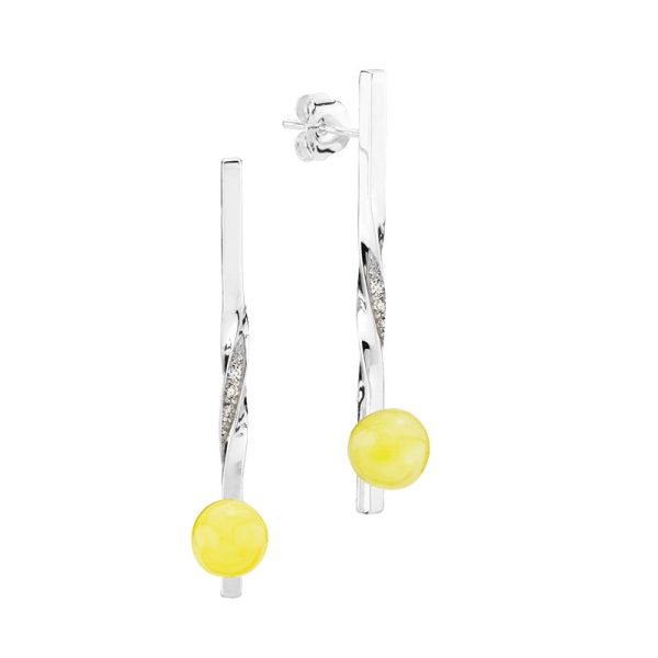 Balance Twist earrings by Bukkehave in milky amber