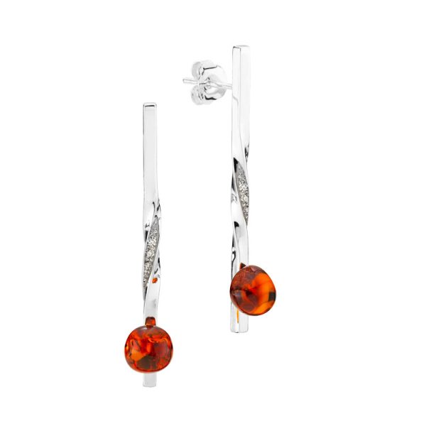 Balance Twist earrings by Bukkehave in cognac amber