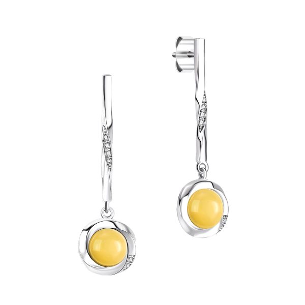 Balance cystalline earrings by Bukkehave in milkyamber